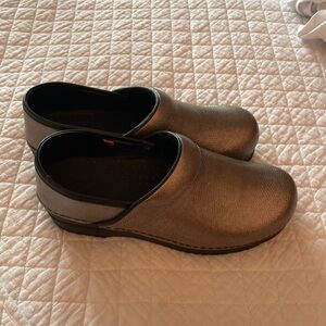 Sanita the original danish clogs size 8 women’s NEW without box size 39